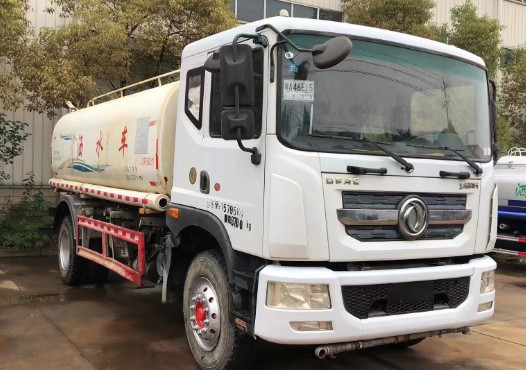 二手15方六缸機灑水車_二手15方東風(fēng)多利卡D9灑水車