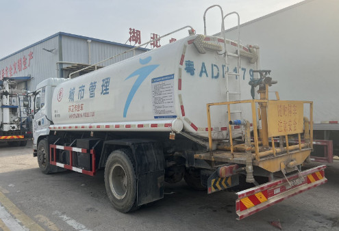 二手國(guó)五東風(fēng)隨專15方灑水車(chē) 二手國(guó)五東風(fēng)隨專15方灑水車(chē)