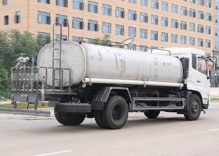 不銹鋼灑水車圖片 不銹鋼灑水車圖片
