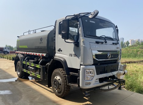 東風凱普特9方四驅灑水車_CLT5125GPSEQ6型綠化噴灑車
