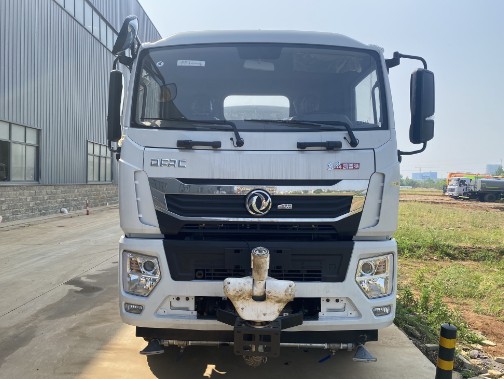 東風凱普特9方四驅灑水車_CLT5125GPSEQ6型綠化噴灑車3